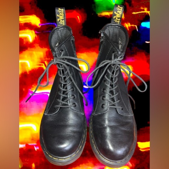 Dr. Martens womens’ 1460 leather boots wmns sz 5/mns sz4 - Picture 1 of 6
